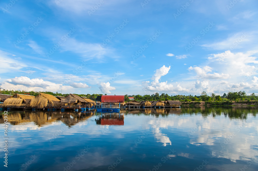 Obraz premium Landscape river view and blue sky