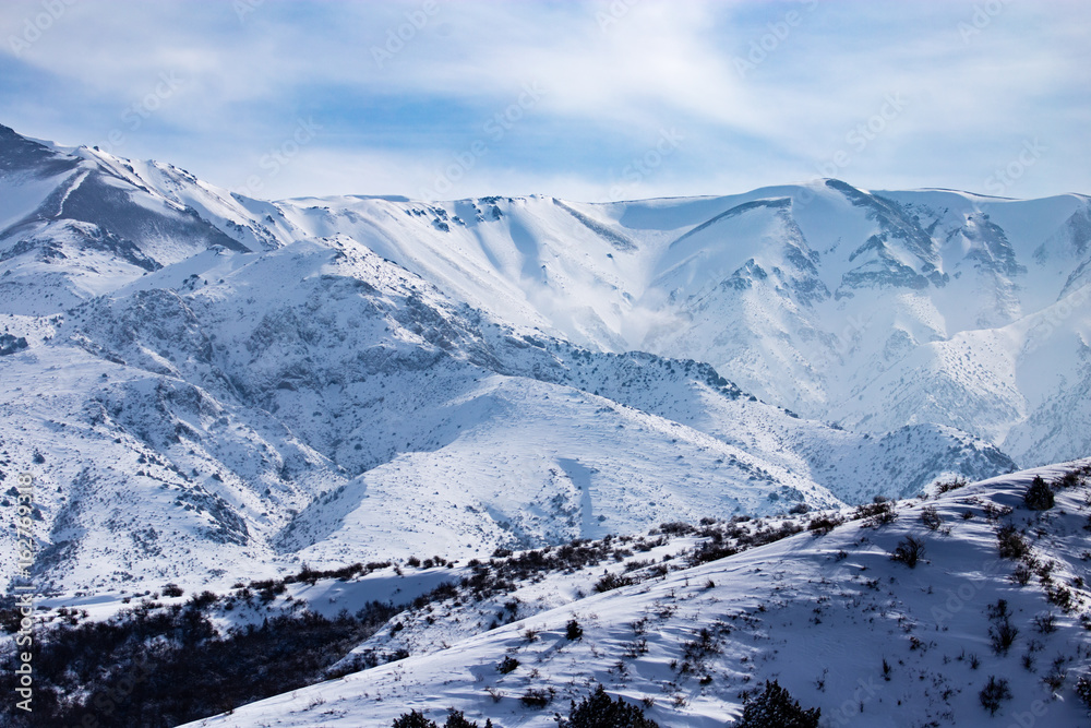 Obraz premium Snowy mountains of Tien Shan in winter