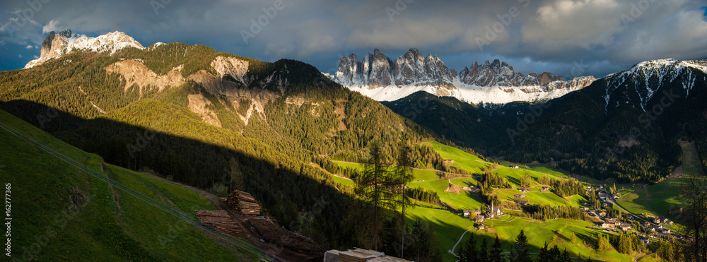 Fototapeta premium Funes valley