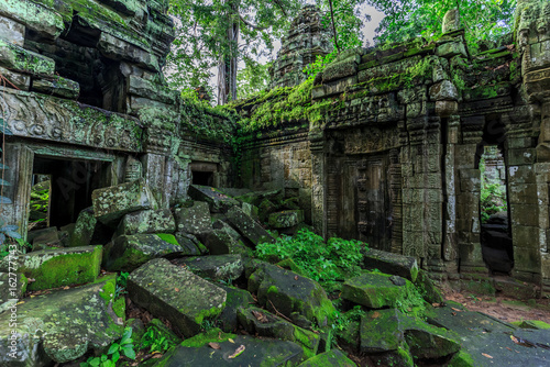 Verfall am Ta Prohm Tempel in Angkor  Kambodscha