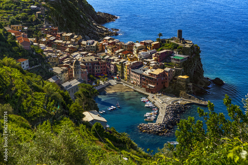 Italy. Cinque Terre (UNESCO World Heritage Site since 1997). Vernazza town (Liguria region), view from the northwest