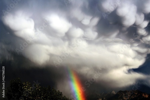 Regenbogen über den Bergen, Allgäu