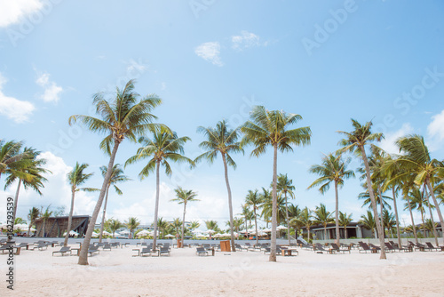 Summer holiday and vacation concept. Inspirational tropical beach. © makistock