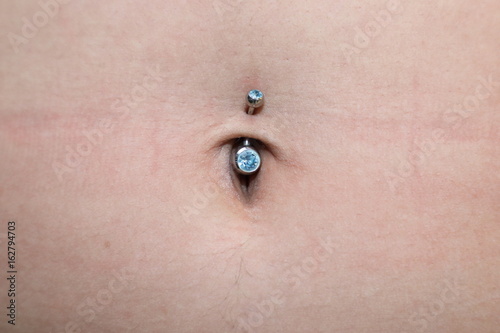 Fotografie woman with navel piercing