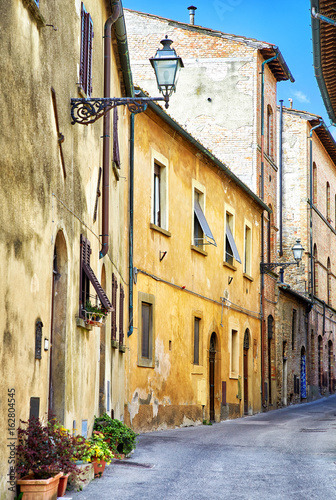 Fototapeta Naklejka Na Ścianę i Meble -  Beautiful narrow street of Volterra