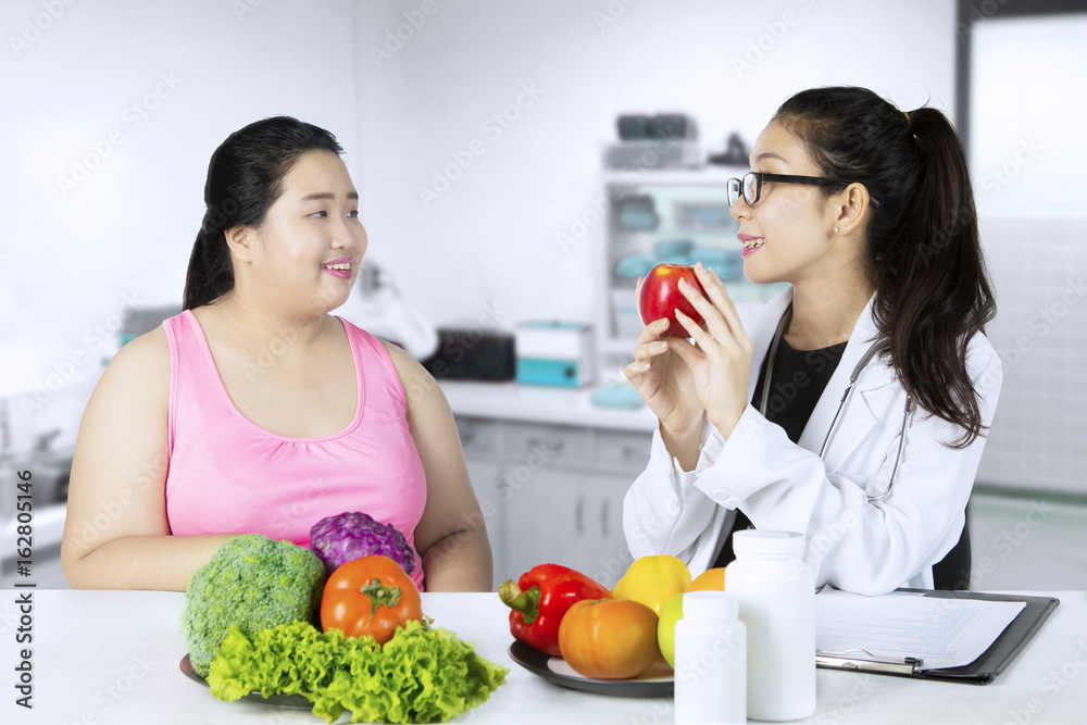 Doctor explaining healthy foods for her patient