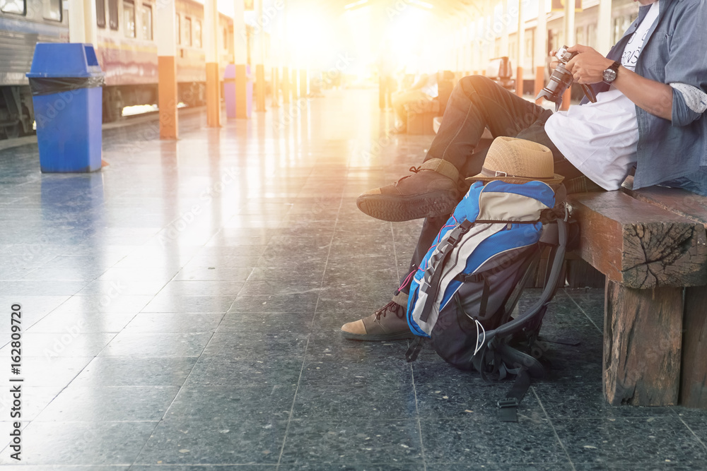 Obraz premium Backpacker at the train station with a traveler. Travel concept.