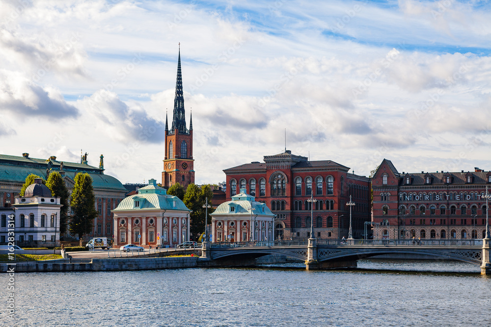 Fototapeta premium STOCKHOLM, SWEDEN - SEPTEMBER 17, 2016: Gamlastan and Town Hall. Panoramic view with bridge