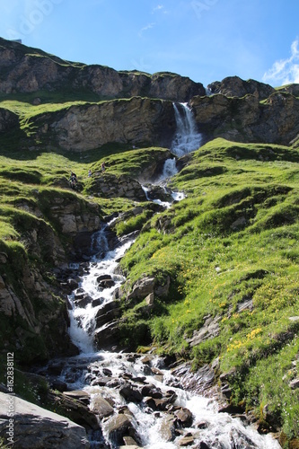 Wasserfall in den Alpen-Österreich