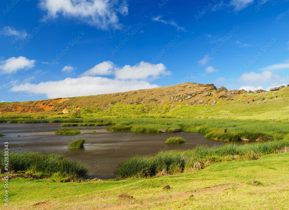 Φωτογραφία Lake in the crater of the Rano Raraku Volcano, Rapa Nui National Park, Easter Is