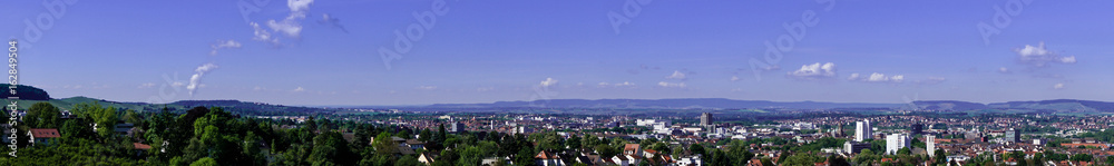 Panorama von Heilbronn bei blauen Himmel in Baden-Württemberg