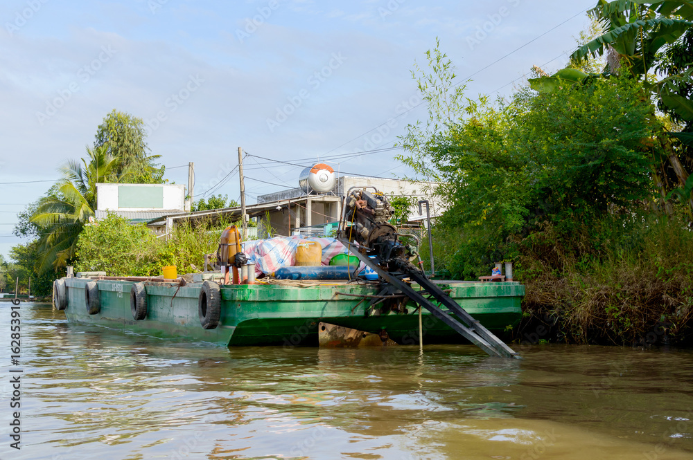Obraz premium Cargo ship, barge loading