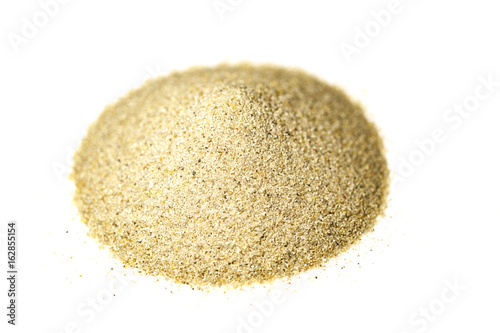 freigestellter Sandhaufen mit Unschärfe