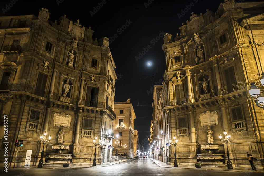 The square quattro canti in Palermo at night
