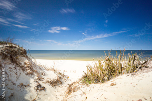 Morze Bałtyckie pusta plaża podczas pandemi COVID-19