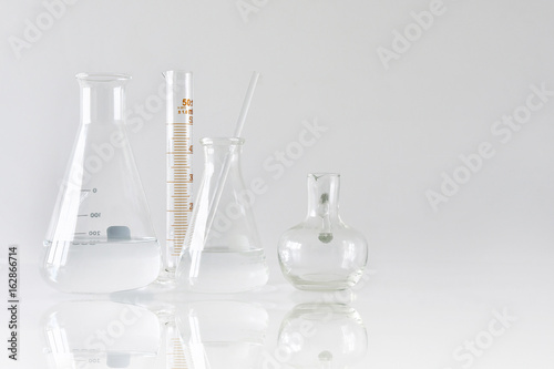Obraz na płótnie Group of scientific laboratory glassware with clear liquid solution, Research and development concept. w salonie
