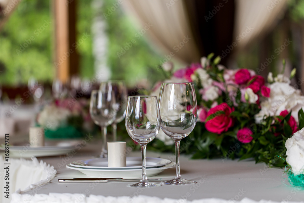 Fototapeta premium serving on the table, glasses