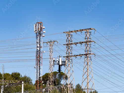 Torres eléctricas y antenas photo