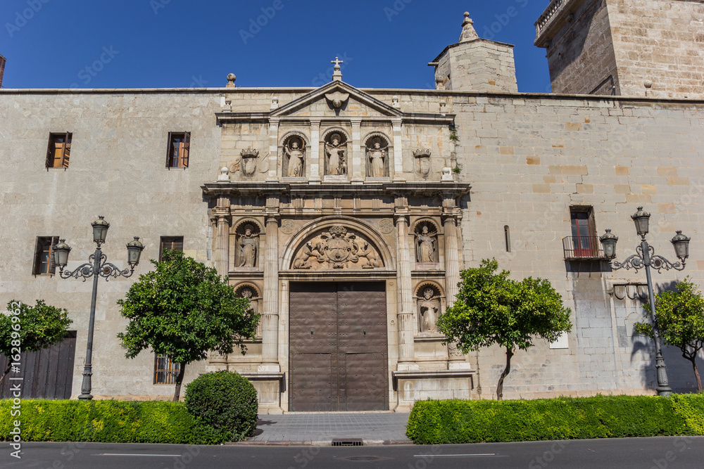Obraz premium Entrance to the Convento de Santo Domingo monastery in Valencia