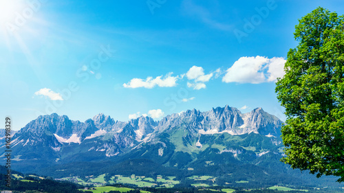 Sommerliches Alpenpanorama bei Kitzb  hel - Wilder Kaiser