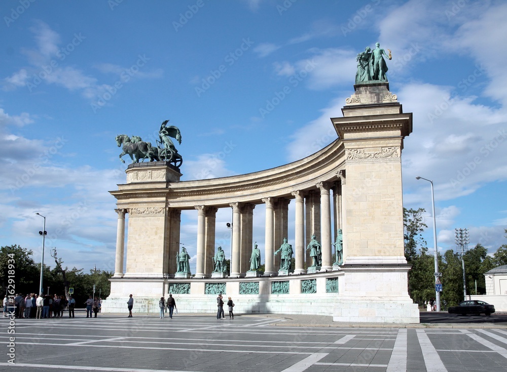 Obraz premium Heroes Square in Budapest