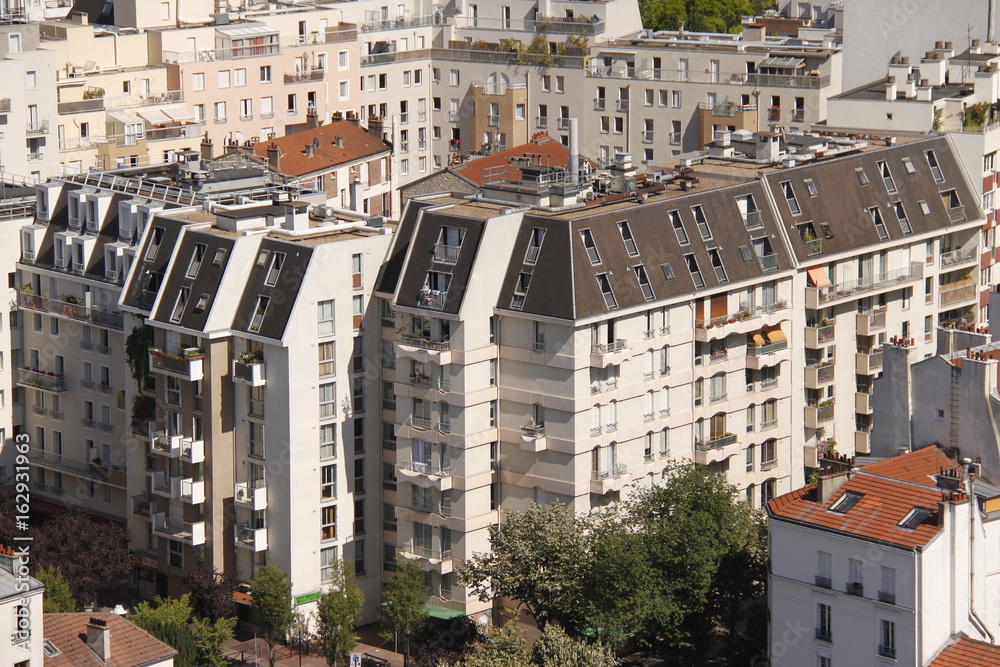 Fototapeta premium Immeuble à Paris, vue aérienne