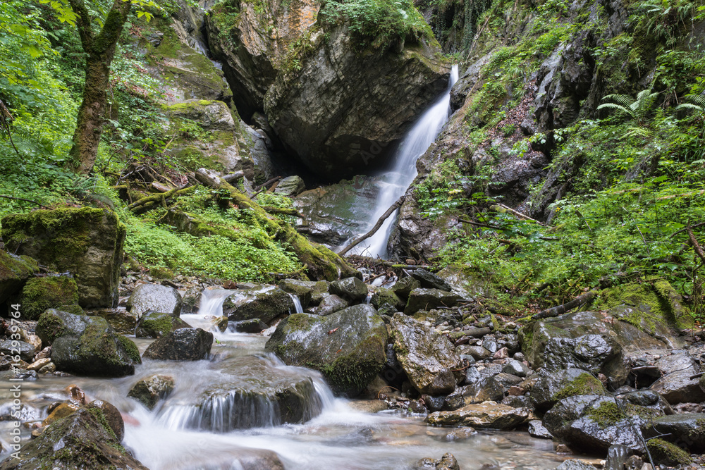 kleiner Wasserfall - Langzeitbelichtung kleiner Wasserfall - Langzeitbelichtung