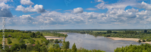 Fototapeta Naklejka Na Ścianę i Meble -  Vistula river near Kazimierz Dolny, Poland, Europe.