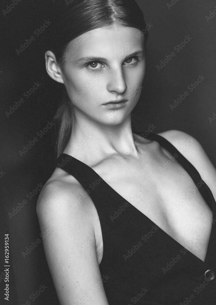 Naklejka premium Model test with young beautiful fashion model