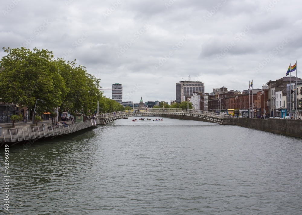 Naklejka premium Ha'penny Bridge Dublin