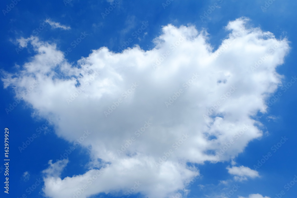 Obraz premium Beautiful White Cloud with Blue Sky Background.