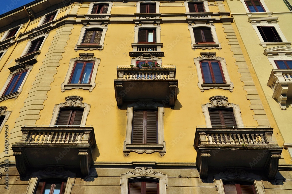 Obraz premium Symmetry wall design of a building in Milan, Italy
