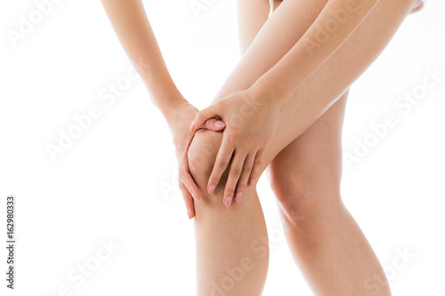 膝の痛み・若い女性 © kei907