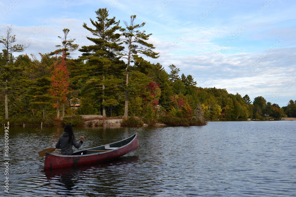 Kayak ancien sur lac