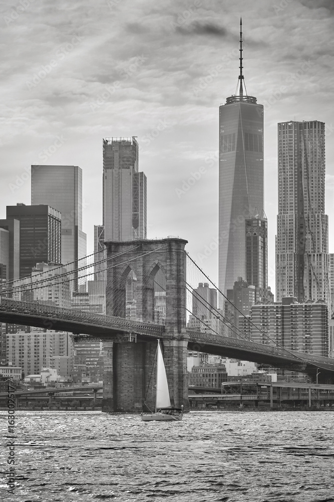 Brooklyn Bridge and Manhattan skyscrapers, New York City, USA.