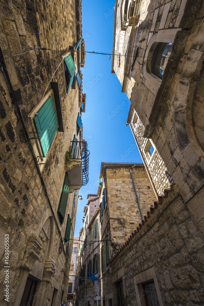 Narrow Street in Alley at Diocletian's Palace in Split - obrazy, fototapety, plakaty 