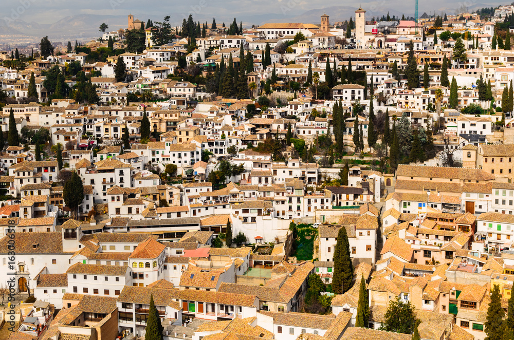 Obraz premium Panoramic view of Granada city against mountains, Andalusia, Spain