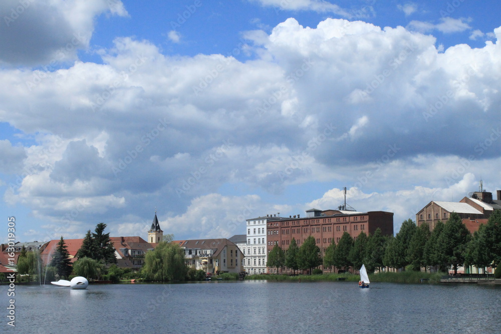 Obraz premium Blick auf Müllrose am gleichnamigen See 