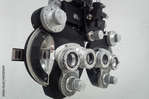 Phoropter  for an ophthalmic testing device