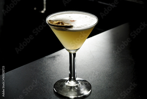 cocktail pisco sour isolated
