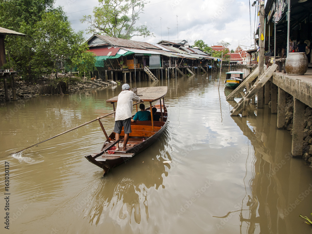 Fototapeta premium Floating market,Woodenboats,thailand, Floating markets are one of the main cultural tourist destinations in Asia.