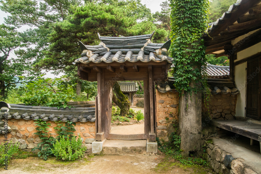 Ogyeon Jeongsa of Hahoe Village in Andong, Korea. (Hahoe village in South Korea is UNESCO world heritage site.) Ogyeon Jeongsa of Hahoe Village in Andong, Korea. (Hahoe village in South Korea is UNESCO world heritage site.)