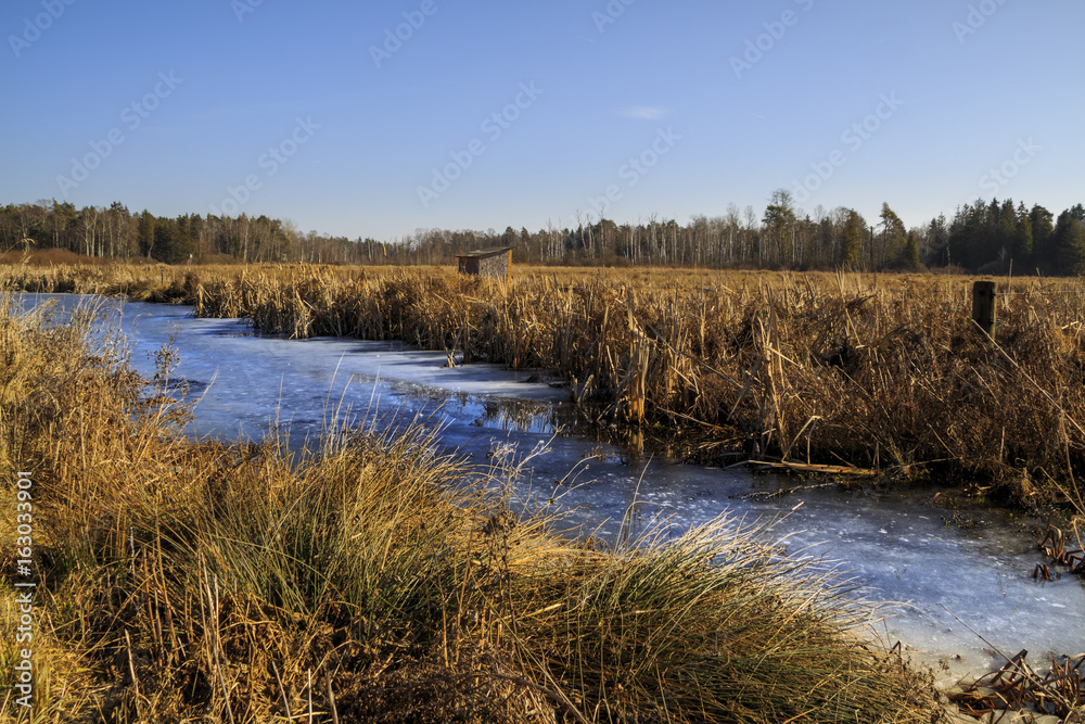 Fluss im Winter