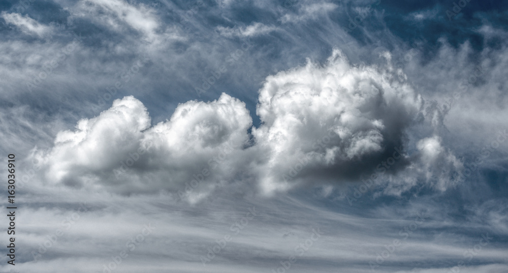 Obraz premium Mid and high clouds