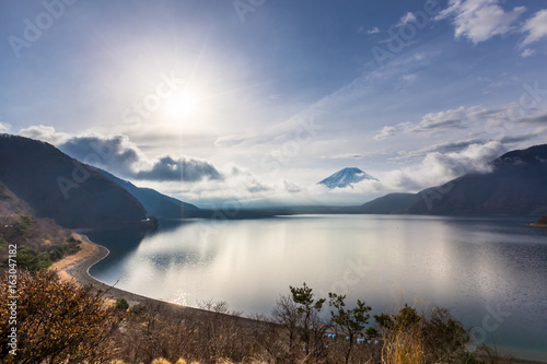 Fototapeta Naklejka Na Ścianę i Meble -  Mountain Fuji from lake Motosu during sunrise ,Japan