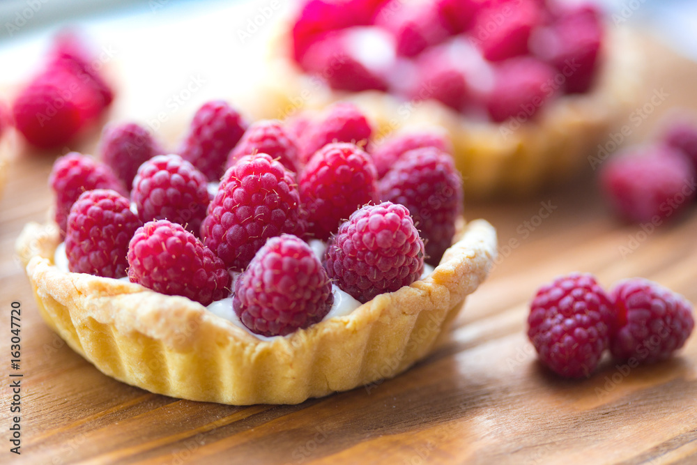 Tartlets with raspberry Tartlets with raspberry