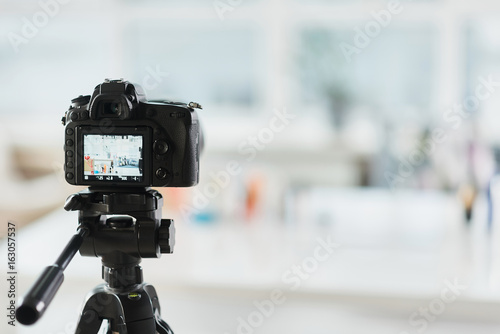Fotografija Professional camcorder in apartment of blogger