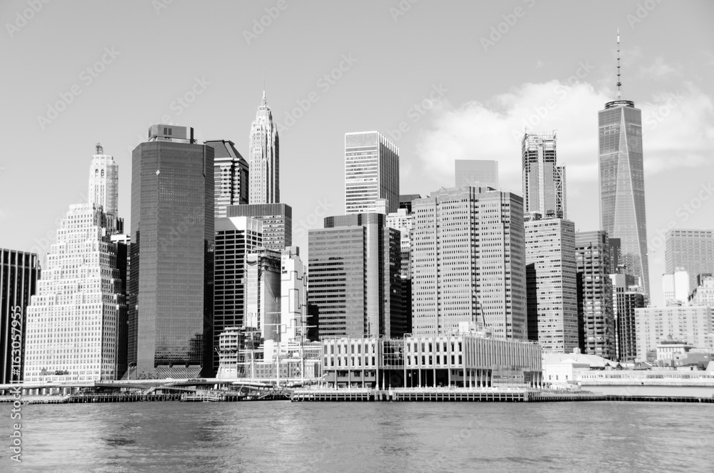New York skylin in black and white