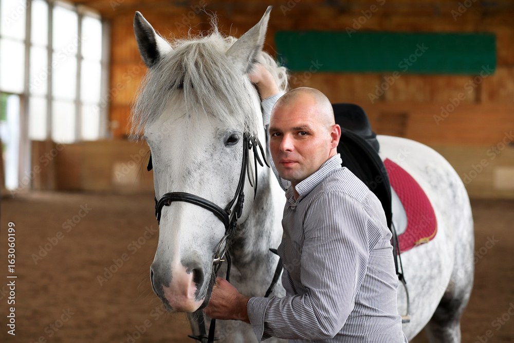 Obraz premium People on a horse training in a wooden arena
