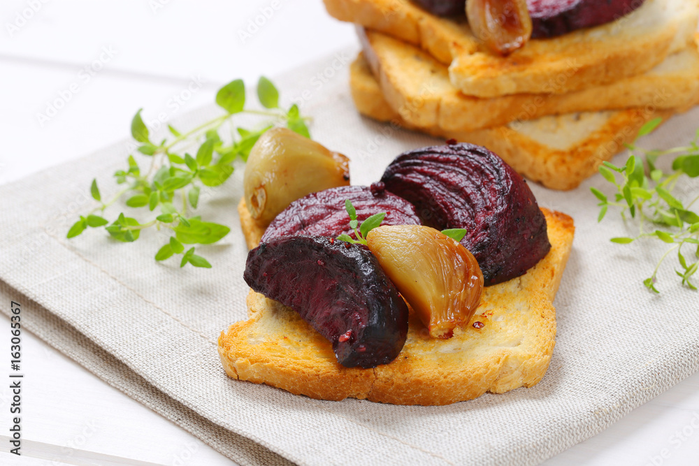 toasted bread with baked beetroot and garlic